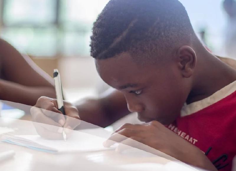 Criança fazendo avaliação